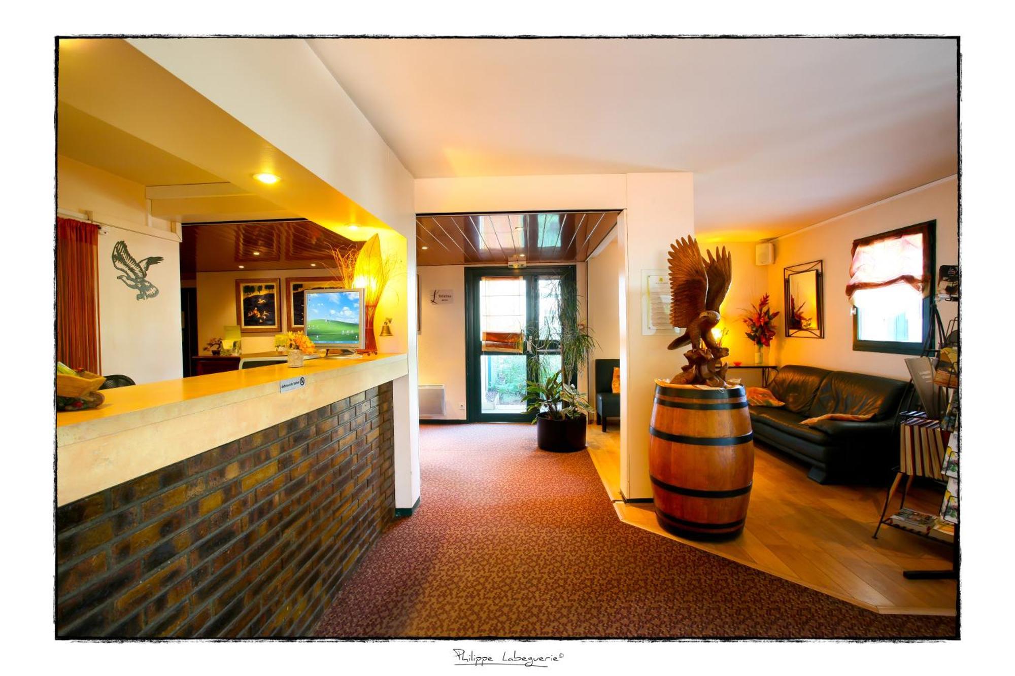 Logis Hotel Horus Restaurant Les Bruyeres Toulenne Bagian luar foto