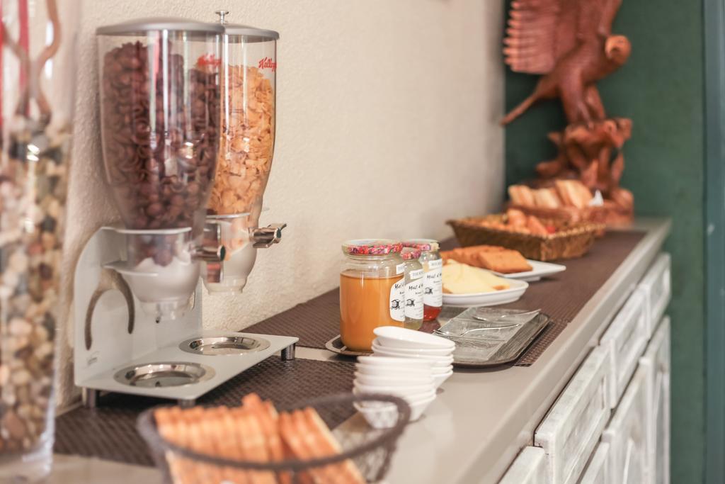 Logis Hotel Horus Restaurant Les Bruyeres Toulenne Bagian luar foto