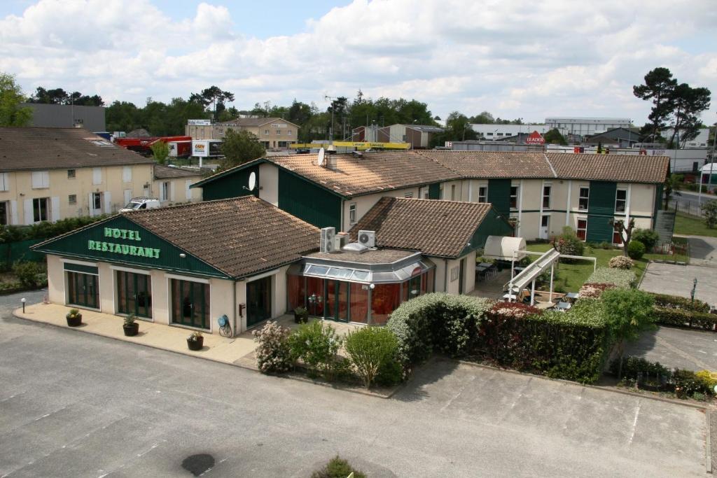 Logis Hotel Horus Restaurant Les Bruyeres Toulenne Bagian luar foto