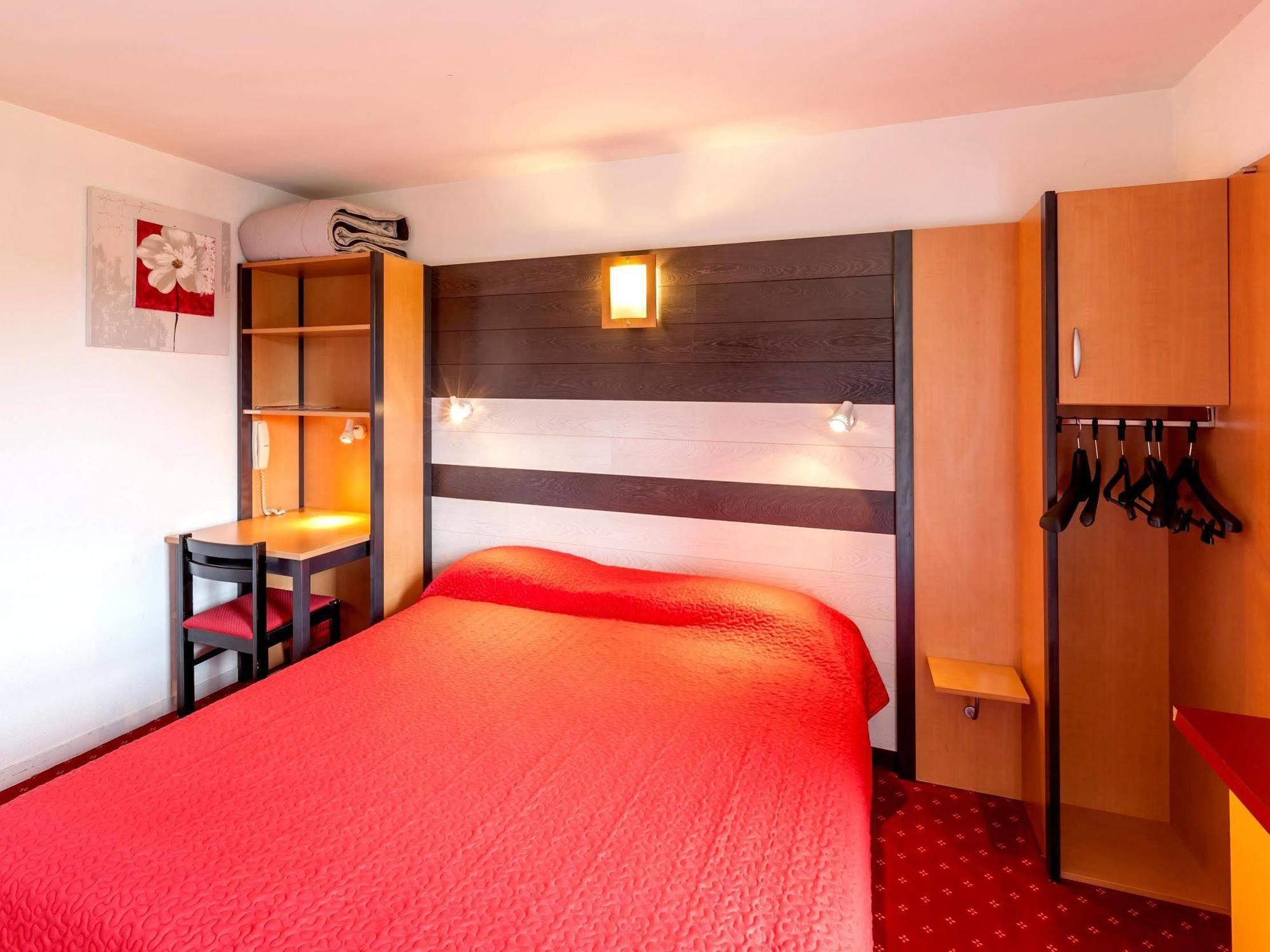 Logis Hotel Horus Restaurant Les Bruyeres Toulenne Bagian luar foto