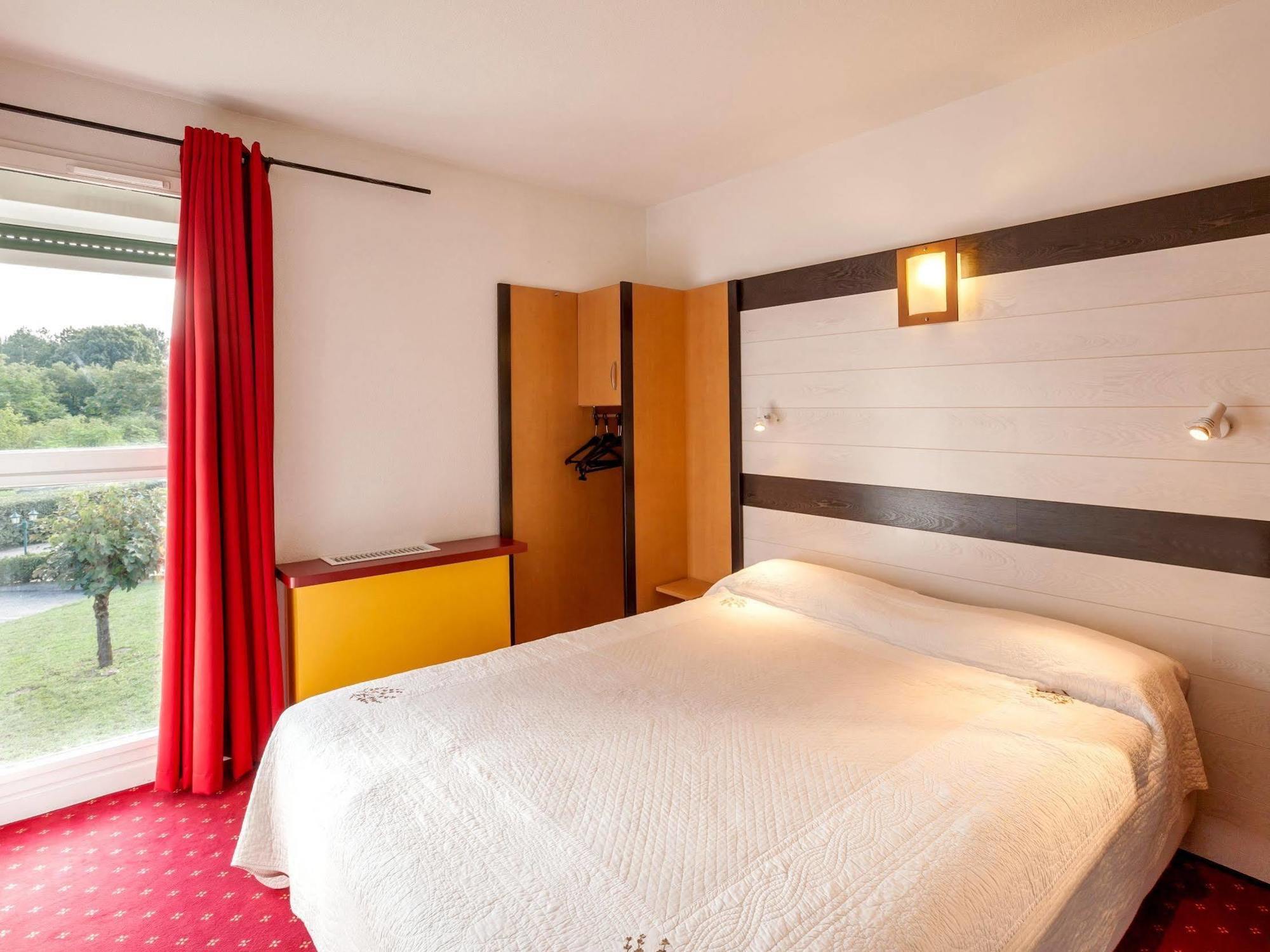 Logis Hotel Horus Restaurant Les Bruyeres Toulenne Bagian luar foto