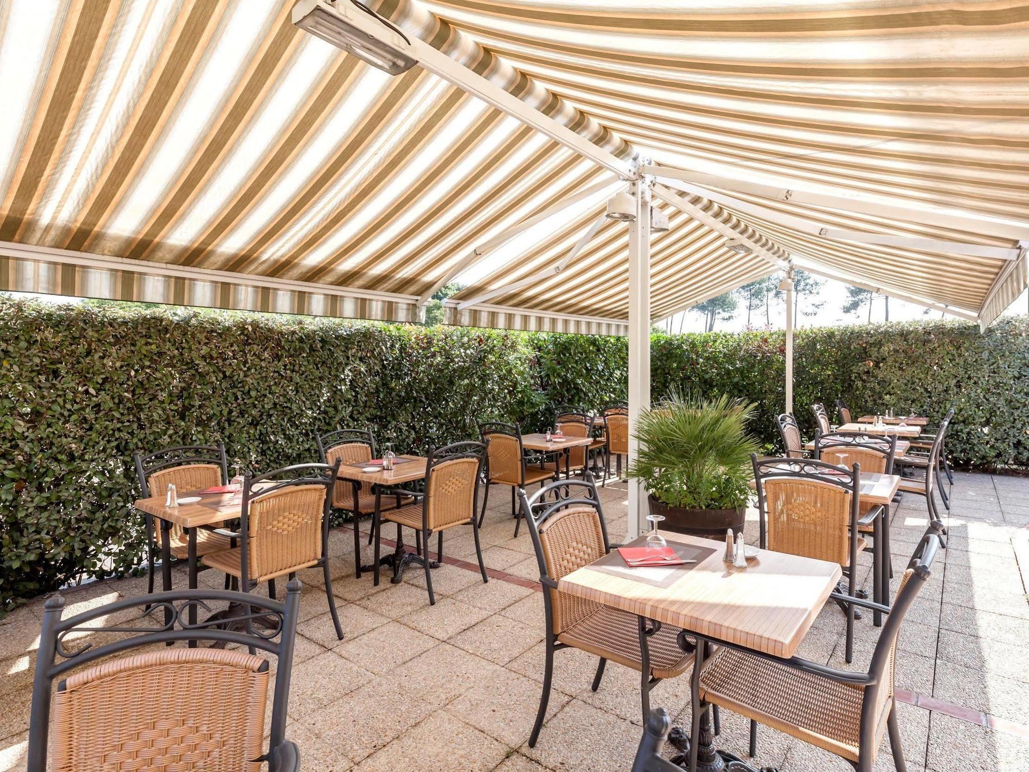 Logis Hotel Horus Restaurant Les Bruyeres Toulenne Bagian luar foto