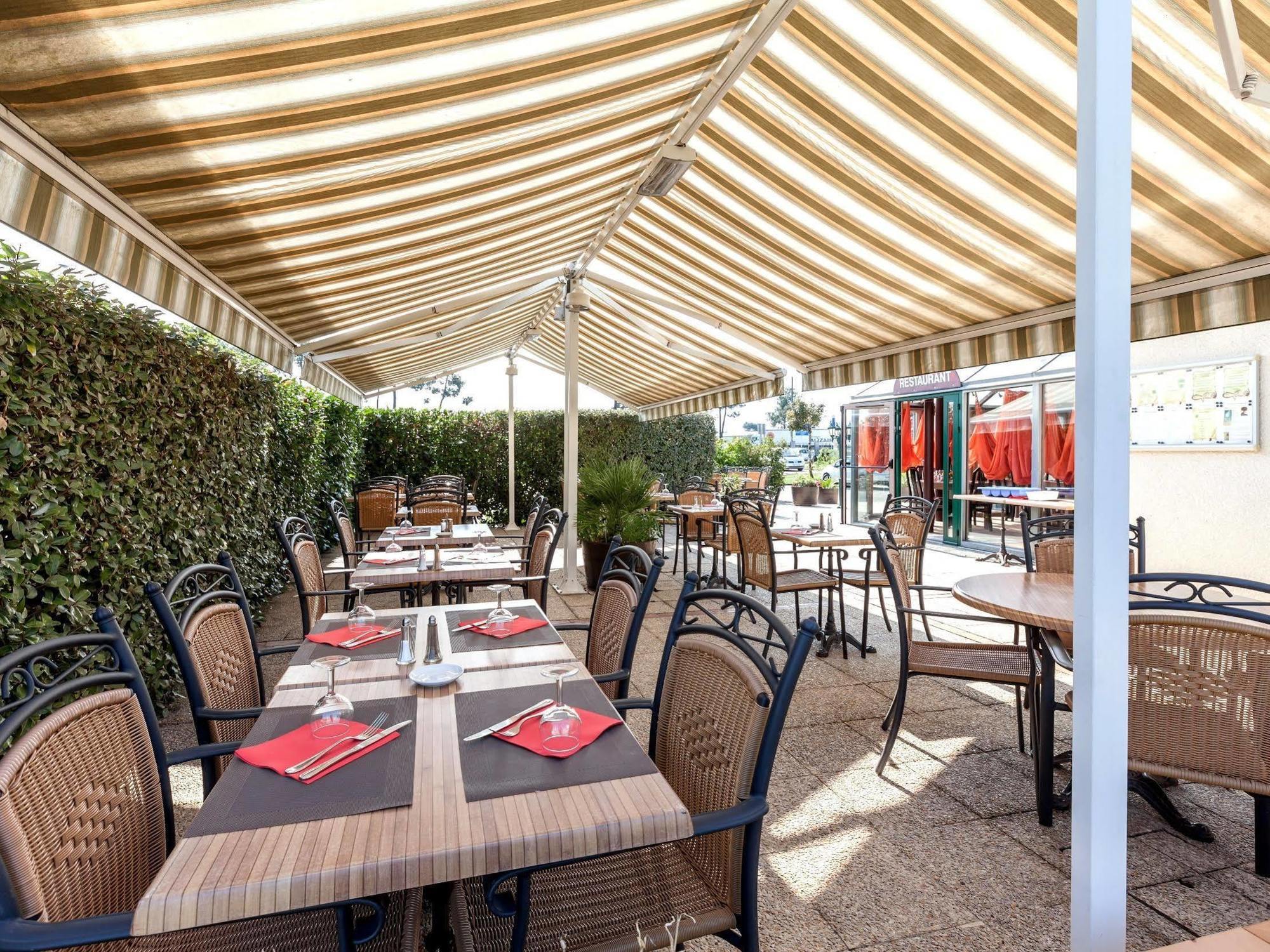 Logis Hotel Horus Restaurant Les Bruyeres Toulenne Bagian luar foto