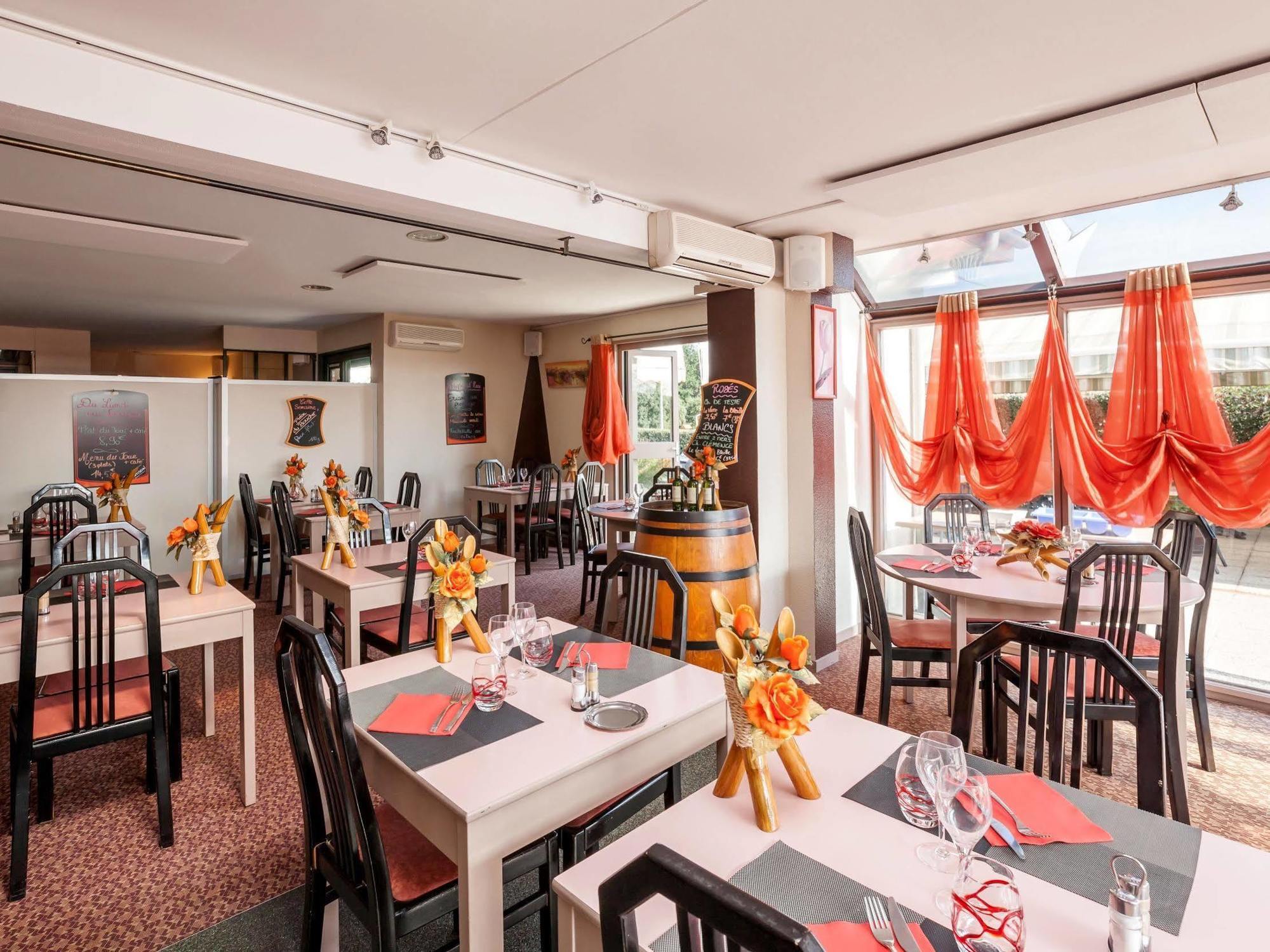 Logis Hotel Horus Restaurant Les Bruyeres Toulenne Bagian luar foto