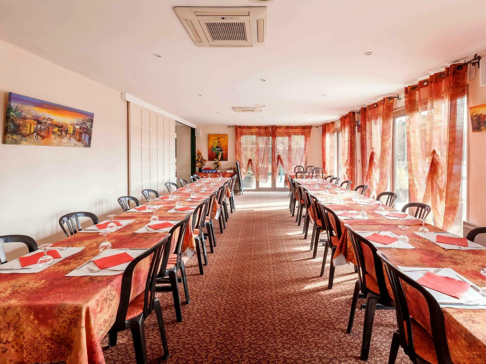Logis Hotel Horus Restaurant Les Bruyeres Toulenne Bagian luar foto