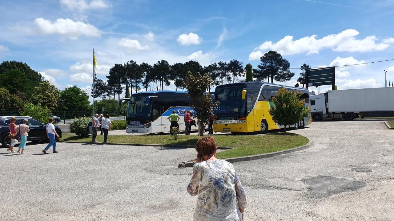 Logis Hotel Horus Restaurant Les Bruyeres Toulenne Bagian luar foto