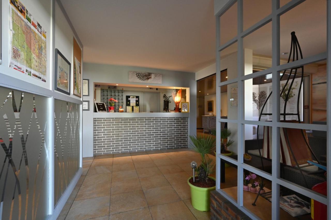 Logis Hotel Horus Restaurant Les Bruyeres Toulenne Bagian luar foto