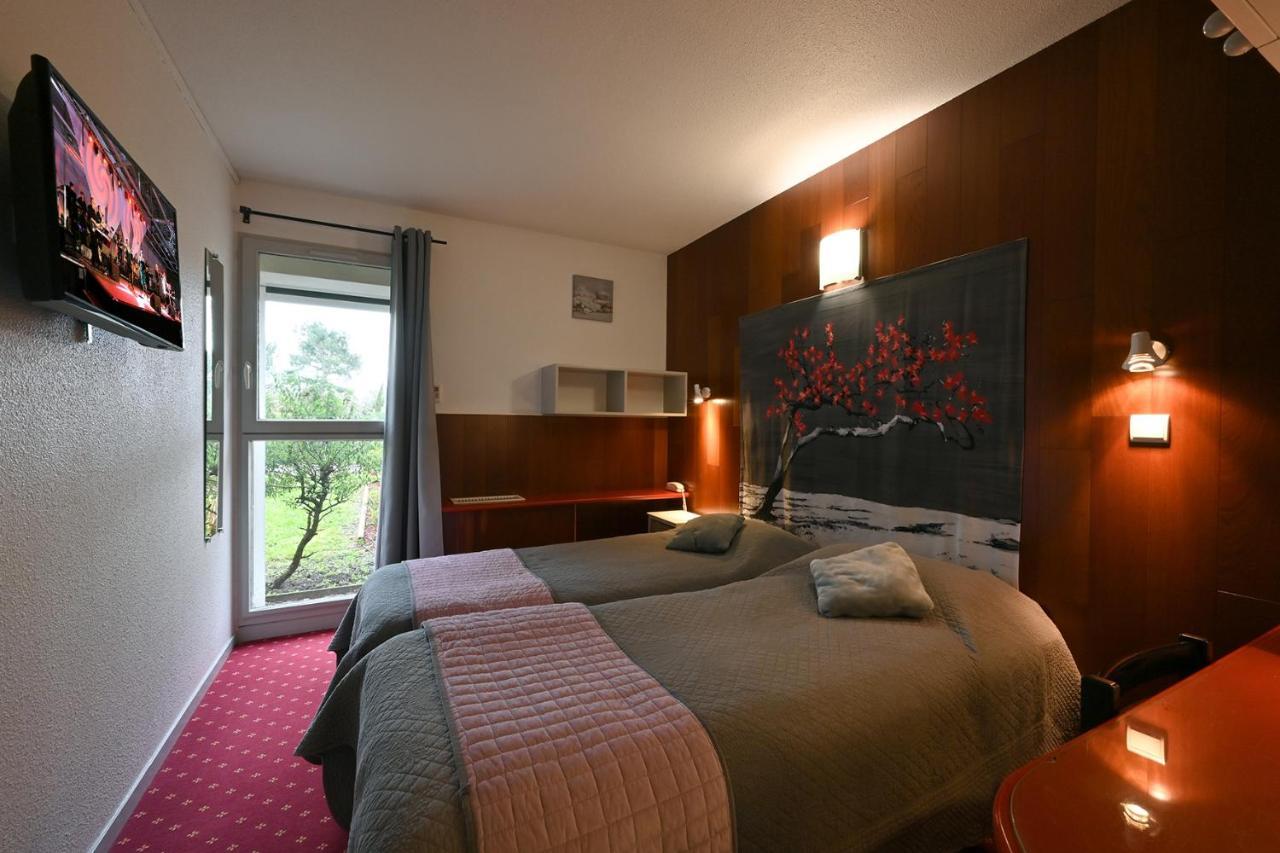 Logis Hotel Horus Restaurant Les Bruyeres Toulenne Bagian luar foto